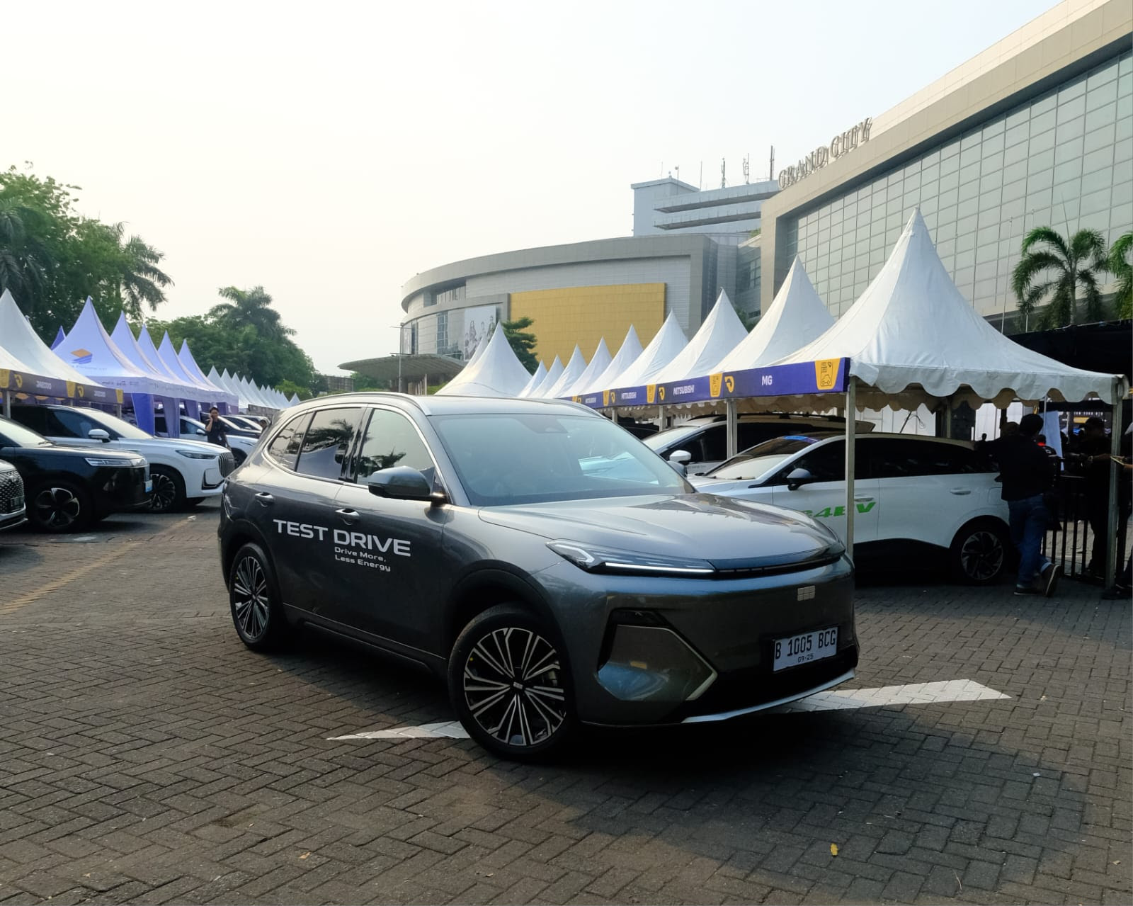 Puluhan mobil dan motor siap dijajal di area test drive GIIAS Surabaya 2026