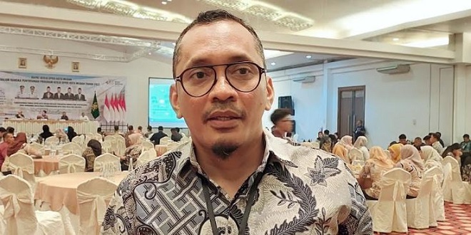 Wali Kota Medan Rico Waas berbicara saat rapat kerja DPRD di Sibolangit