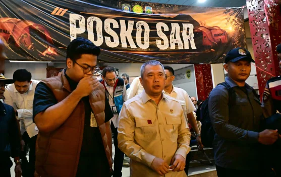 Evakuasi dan posko SAR untuk korban kebakaran KMP Putri Yasmin di Pelabuhan Lembar