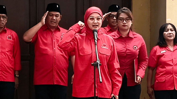 Upacara HUT RI ke-81 DPC PDI Perjuangan Kota Malang dan penggalangan bantuan untuk korban gempa NTT