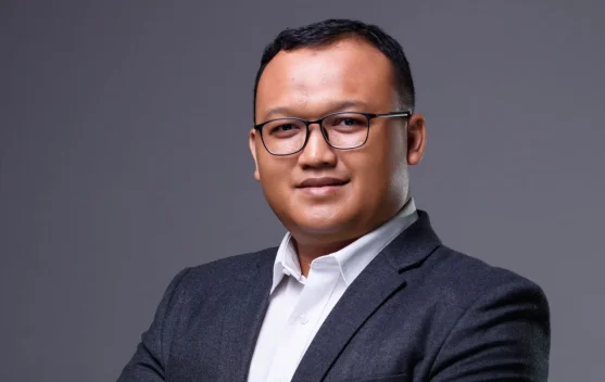 Asap kebakaran hutan menyelimuti permukiman dan hutan di Kalimantan