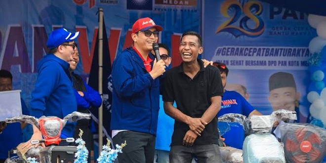 Warga dan pelaku UMKM di Car Free Day Belawan mempromosikan produk lokal di Jalan Sumatera