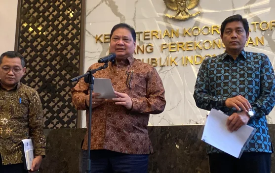 Ilustrasi pabrik dan baterai kendaraan listrik untuk pengembangan EV nasional