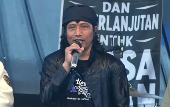 Anak berambut gimbal dalam kegiatan budaya Dieng Culture Festival