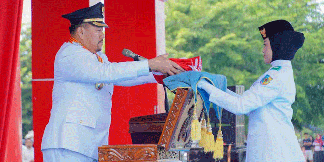 Upacara Detik-Detik Proklamasi di halaman kantor Bupati Batubara