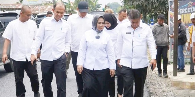 Plt. Bupati Langkat meninjau perbaikan Jalan Kampung Nangka–Kepala Sungai