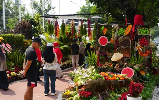 Taman Polkam Merdeka 81 di trotoar depan kantor Kemenko Polkam Jalan Medan Merdeka Barat