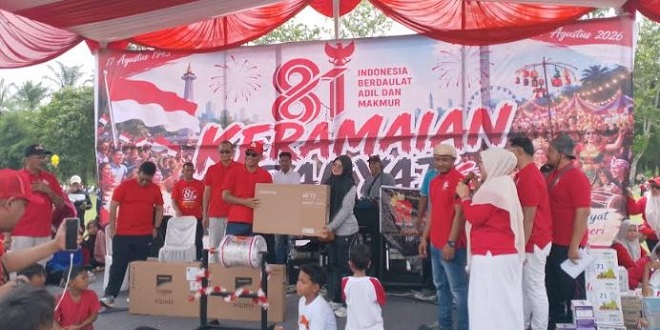 Warga dan karyawan PTPN IV berkumpul di Lapangan Kebun Baru saat Pesta Rakyat HUT RI ke-81