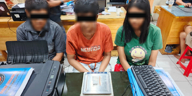 Petugas kepolisian saat penangkapan terkait kasus narkoba di Medan
