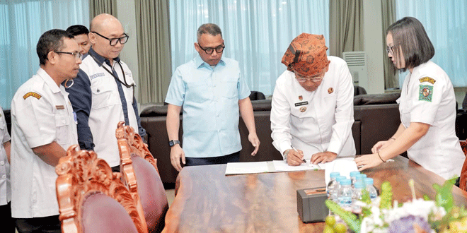Bupati Simalungun menandatangani kesepakatan bersama dengan Direktur Utama Bank Sumut