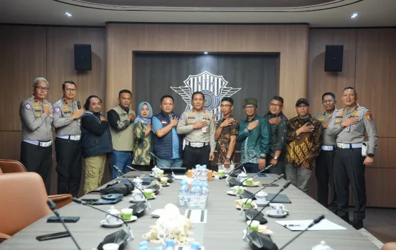 Kakorlantas Irjen Pol Wibowo menerima audiensi komunitas ojek online di NTMC Korlantas Polri