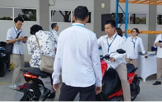 Presiden Prabowo saat meresmikan ekosistem motor listrik di Cikarang, Jawa Barat