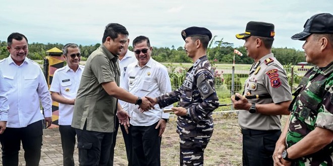 Gubernur Bobby Nasution saat berkantor di Kepulauan Nias meninjau fasilitas dan bertemu warga