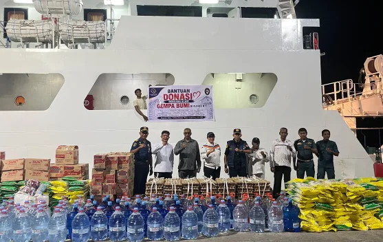 Kapal KM Tidar dan KN NIPA menyalurkan bantuan kemanusiaan pascagempa di NTT