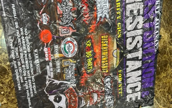 Polisi mengamankan sejumlah orang dan barang bukti menjelang aksi di kawasan DPR/MPR