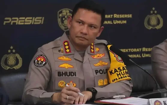 Personel Polda Metro Jaya bersiaga di area DPR untuk pengamanan aspirasi