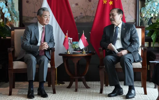 Pertemuan Luhut dan Wang Yi membahas kerja sama AI, digital, infrastruktur, dan energi hijau di Jakarta
