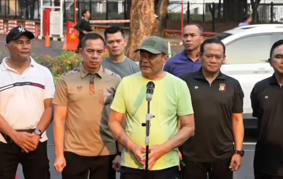 Ilustrasi pengamanan dan aksi di depan Gedung DPR RI
