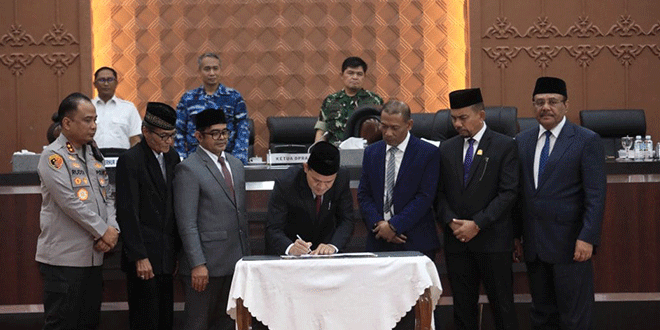 Sidang paripurna DPRA Banda Aceh terkait pertanggungjawaban APBA 2025