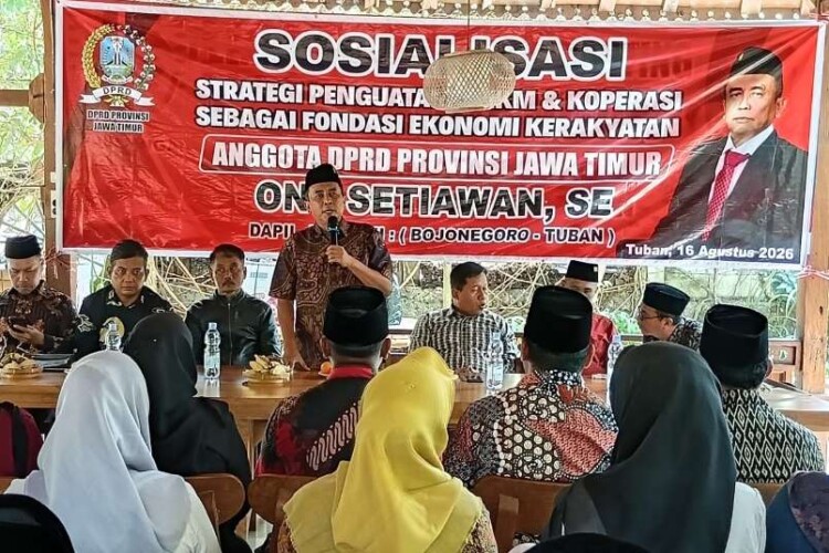 Ony Setiawan berbicara pada sosialisasi penguatan UMKM dan koperasi di Kecamatan Soko, Tuban