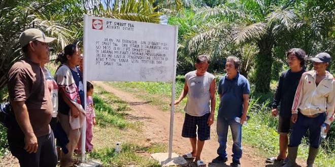 Jalan perkebunan menyempit dekat Kebun Adipati setelah pemasangan plang dan pengerukan parit