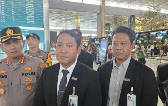 Airbus A380-800 Emirates di apron Bandara Soekarno-Hatta