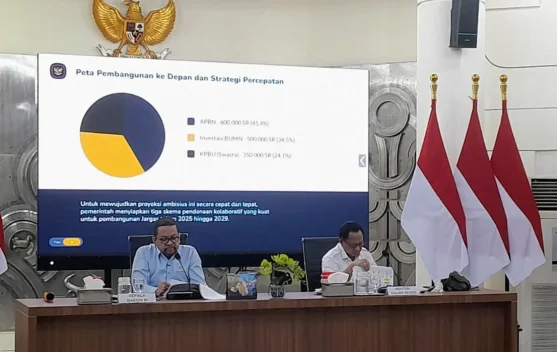 Pipa jaringan gas rumah tangga terpasang di samping rumah sebagai ilustrasi Jargas