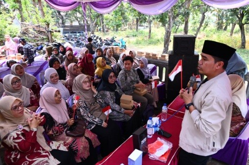 Wakil Ketua DPRD Muhamad Zaini berbicara saat reses di Desa Coban Blimbing