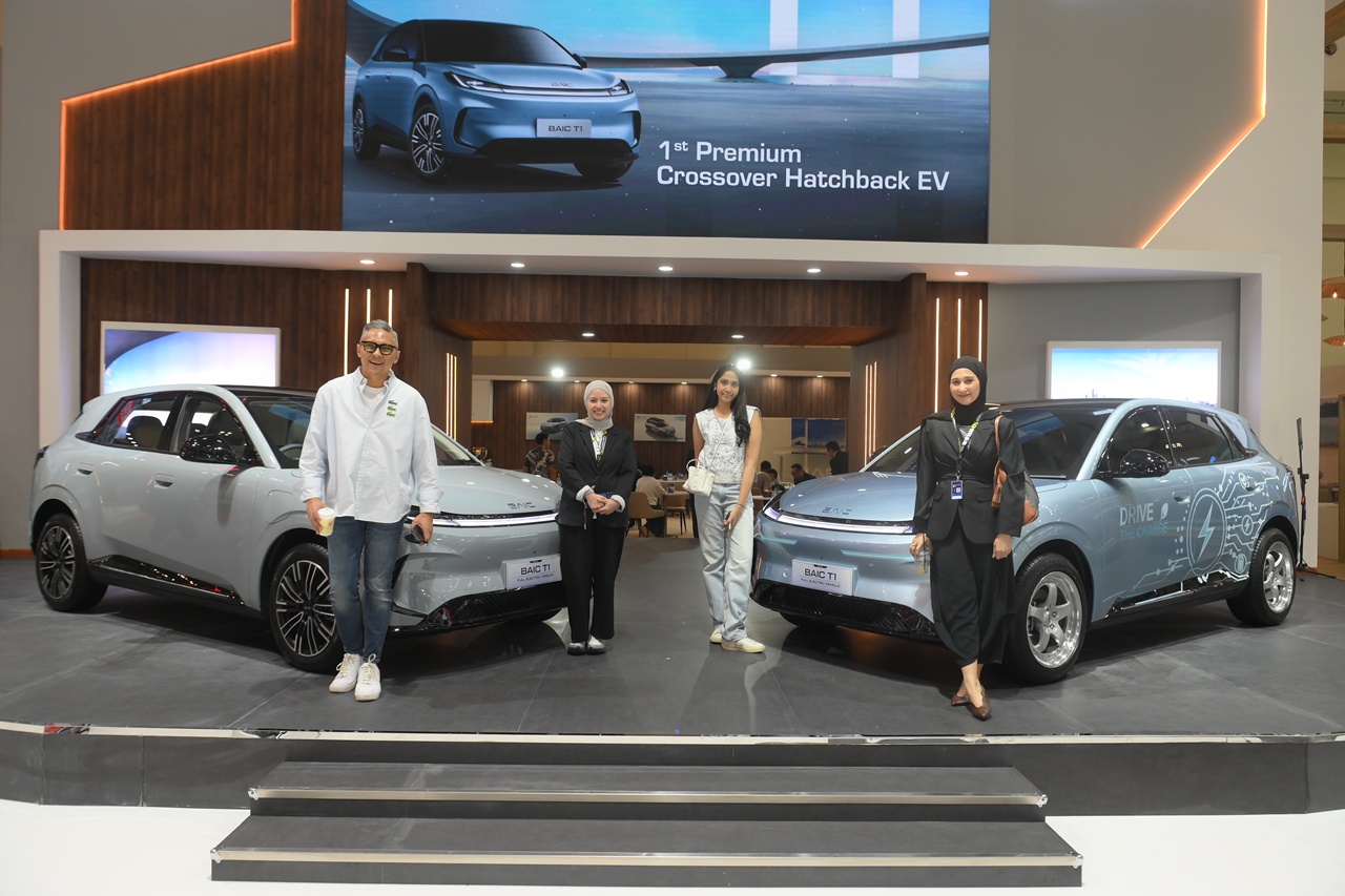Booth BAIC di GIIAS 2026 dengan pengunjung dan BAIC T1