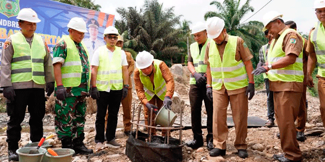 Peletakan batu pertama Jembatan Batang Bulu Baru di Barumun Selatan