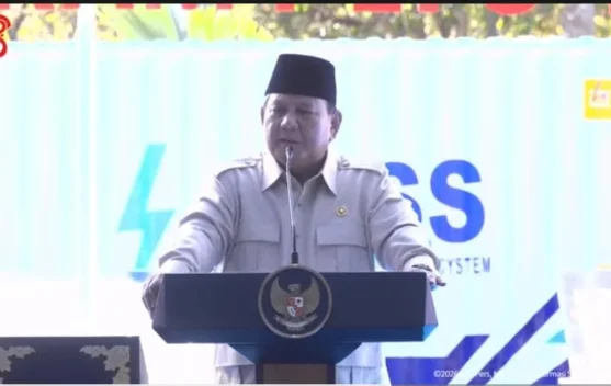Presiden Prabowo memberi sambutan saat launching PLTS 100 GWp di Gilimanuk, Jembrana, Bali