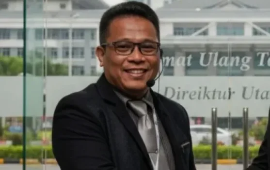Ilustrasi pekerja informal dan logo BPJS Ketenagakerjaan