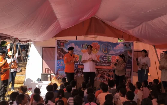 Kepala Basarnas dan Gubernur NTT meninjau posko pengungsian di Lapangan Berdikari Nagekeo