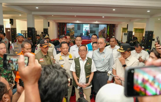 Menteri Pratikno memimpin rapat koordinasi penanganan gempa di NTT