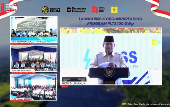 Panel surya di lokasi proyek PLTS yang baru diresmikan