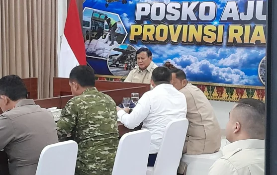 Presiden Prabowo memimpin rapat penanganan karhutla di Pekanbaru, Riau