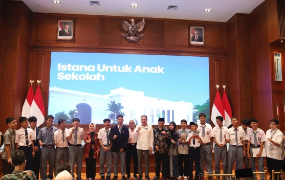 Anak-anak mengunjungi Istana Kepresidenan dalam kegiatan edukatif KemenPPPA