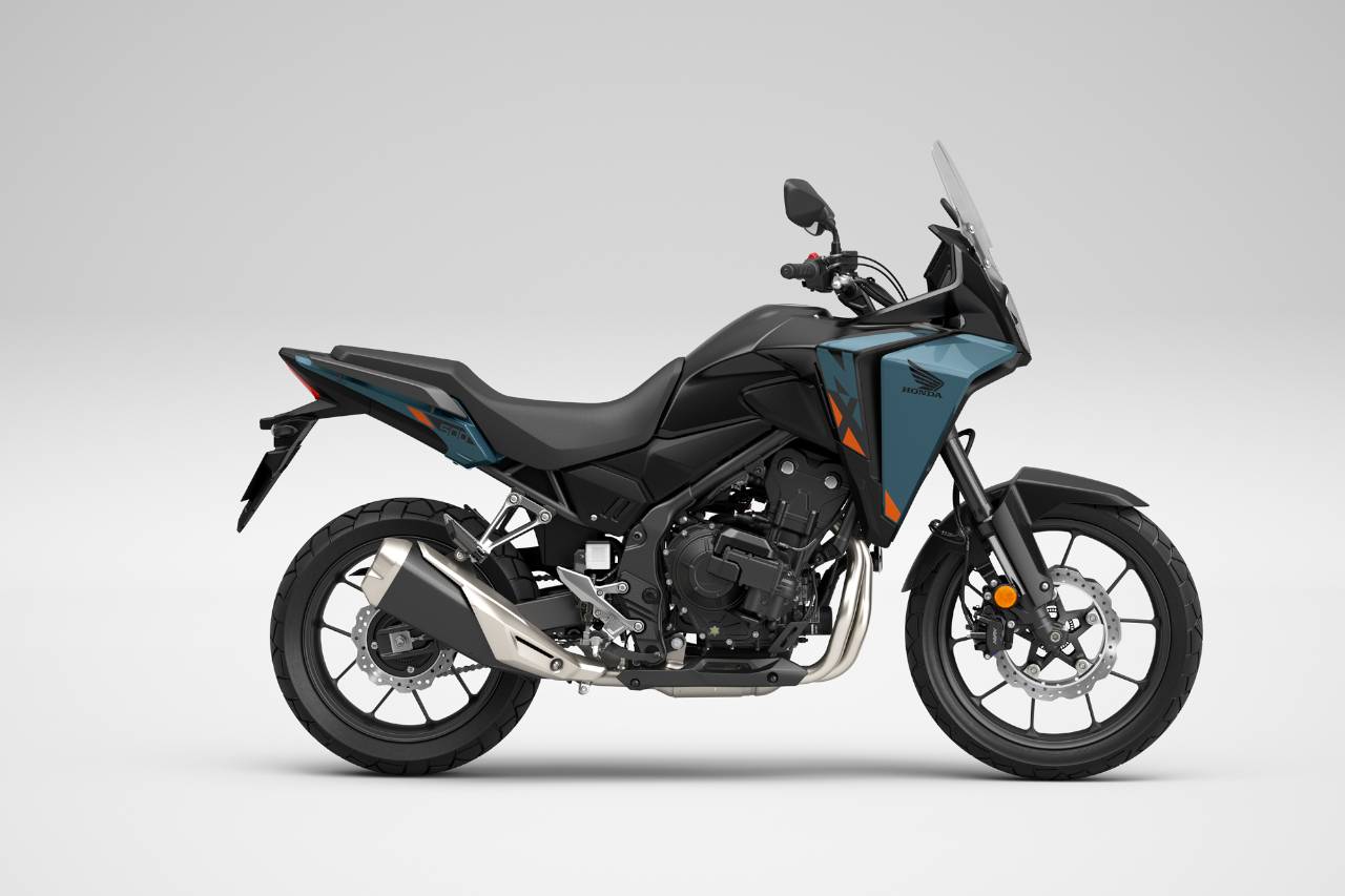 Honda NX500 tampak gagah sebagai big bike adventure dengan desain crossover