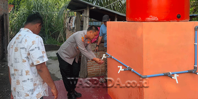 Kapolres Langsa mengecek sumur bor bantuan Bhayangkari di dayah Kota Langsa