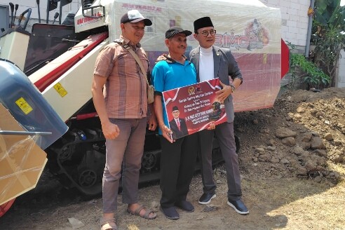 Penyerahan combine harvester kepada kelompok tani di Ngawi pada 11 Agustus 2026