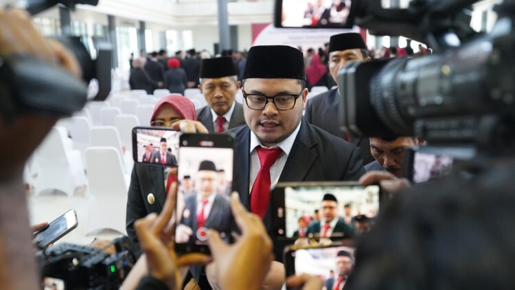 Bupati Kediri Hanindhito saat pelantikan pejabat di Convention Hall Simpang Lima Gumul