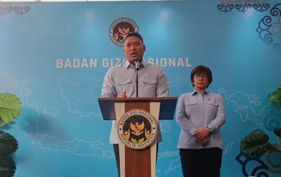Label batas waktu konsumsi pada ompreng program Makan Bergizi Gratis untuk keamanan pangan