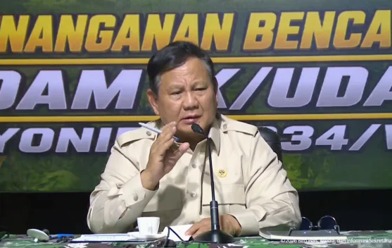 Presiden Prabowo Subianto memimpin rapat koordinasi penanganan gempa di Nagekeo, NTT