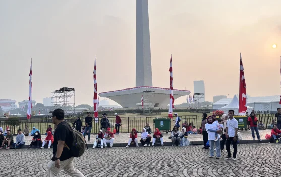 Kawasan Monas dipenuhi masyarakat menjelang Kirab Pengantaran Bendera Pusaka 17 Agustus 2026
