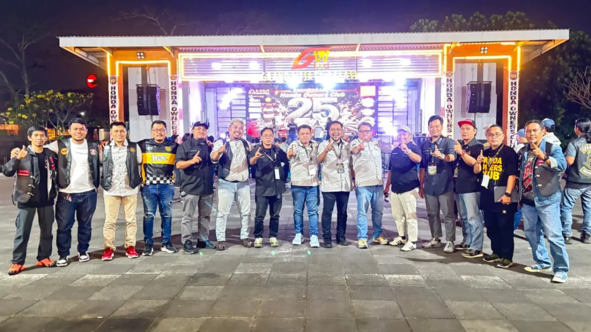 Perayaan 25 tahun Honda Owners Club di Grand Wisata Bekasi dengan panggung dan penonton