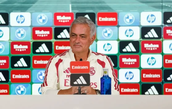 Jose Mourinho memberi pernyataan sebelum laga kandang pertama Real Madrid di Santiago Bernabéu
