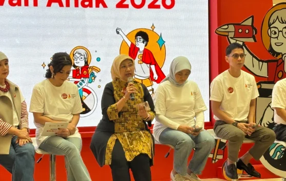 Ilustrasi anak menggunakan media sosial dengan pengawasan orang tua