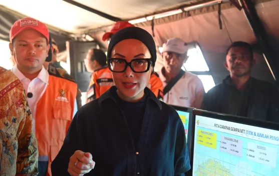 Penanganan korban gempa di Reok, Manggarai, NTT oleh petugas dan relawan