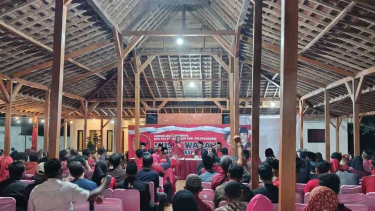 Pengurus PDI Perjuangan Tulungagung saat Musran di Taman Koi Rejosari, Gondang