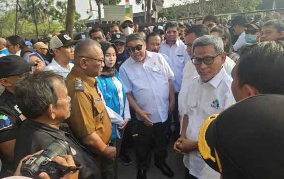 Said Iqbal di depan pintu gerbang Jabatex Cibodas Tangerang saat upaya eksekusi